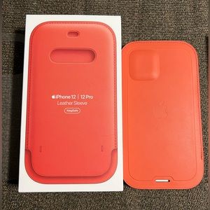 Apple Leather sleeve MagSafe NEW